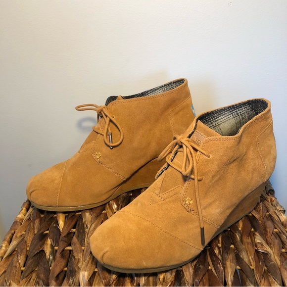 Toms | Desert Suede Lace-up Wedge Heel Bootie | Size 9 - Picture 4 of 13